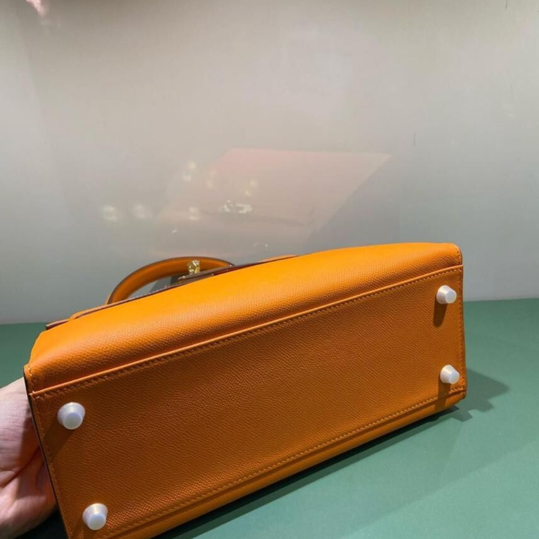 HERMÈS KELLY 25 BAG WITH GOLD HARDWARE IN ORANGE