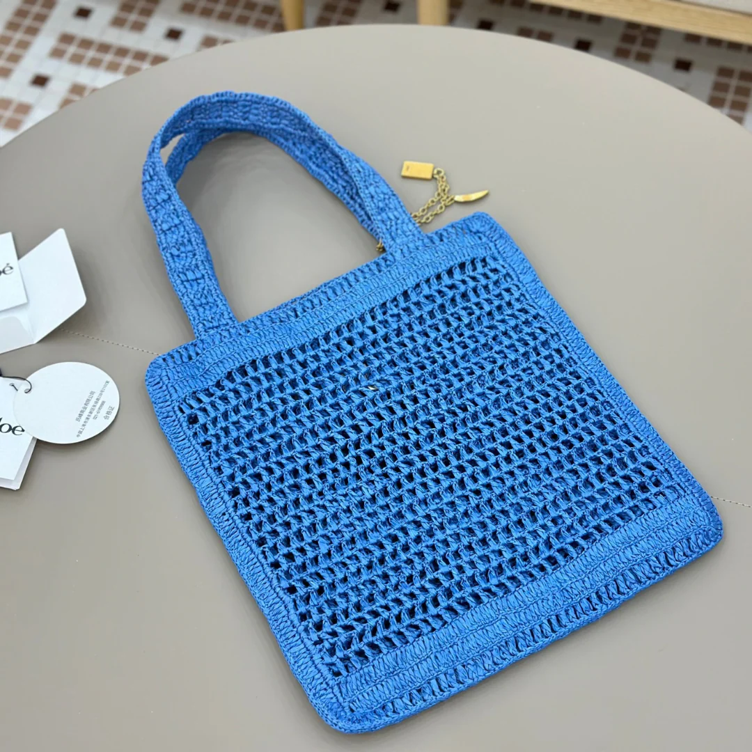 CHLOÉ SUMMER BANANA BAG IN RAFFIA