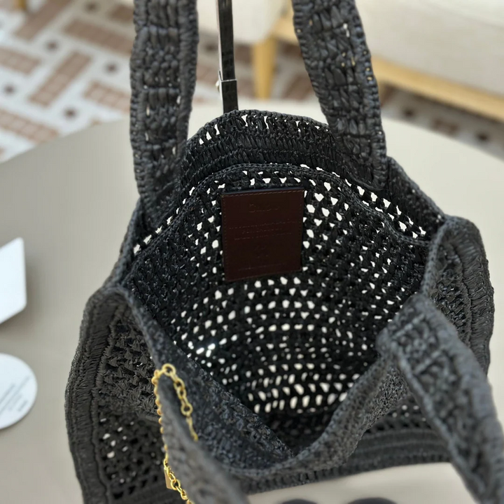 CHLOÉ SUMMER BANANA BAG IN RAFFIA