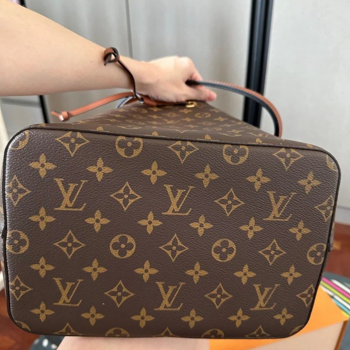 NÉONOÉ MM BAG BY LOUIS VUITTON
